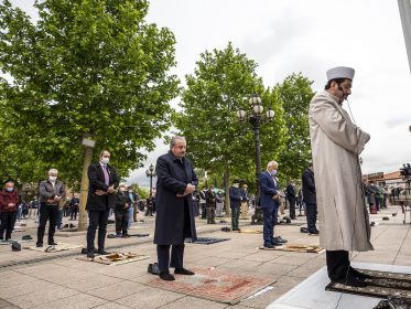  TBMM BAŞKANI ŞENTOP, CUMA NAMAZINI HACI BAYRAM-I VELİ CAMİSİ’NDE KILDI