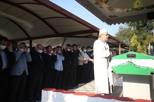  TBMM BAŞKANI ŞENTOP, TEKİRDAĞ VALİSİ AZİZ YILDIRIM’IN YAŞAMINI YİTİREN ANNESİ HANİFE YILDIRIM İÇİN DÜZENLENEN CENAZE TÖRENİNE KATILDI