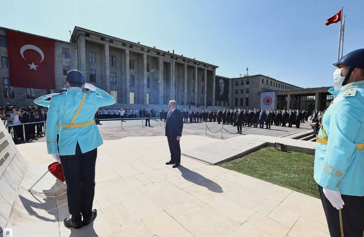  TBMM’DE, 5. YASAMA YILI AÇILIŞI DOLAYISIYLA ATATÜRK ANITI’NDA TÖREN DÜZENLENDİ