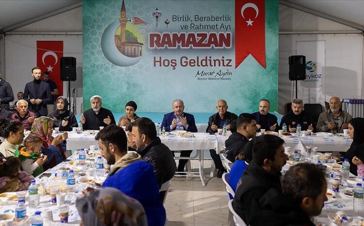  TBMM Başkanı Şentop, Hatay’da çadır kentte depremzedelerle iftar yaptı