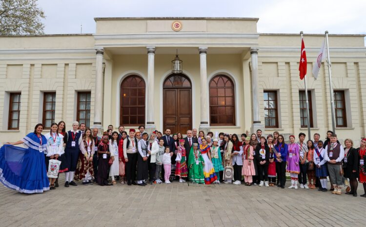  TBMM Başkanı Şentop, 45. TRT Uluslararası 23 Nisan Çocuk Şenliği için 24 ülkeden gelen çocukları ağırladı
