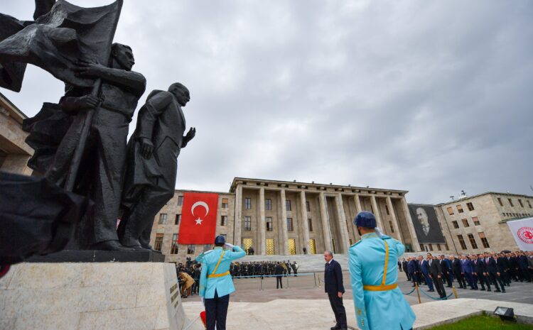  TBMM’nin açılışının 103. yıl dönümü dolayısıyla TBMM Atatürk Anıtı’nda tören düzenlendi